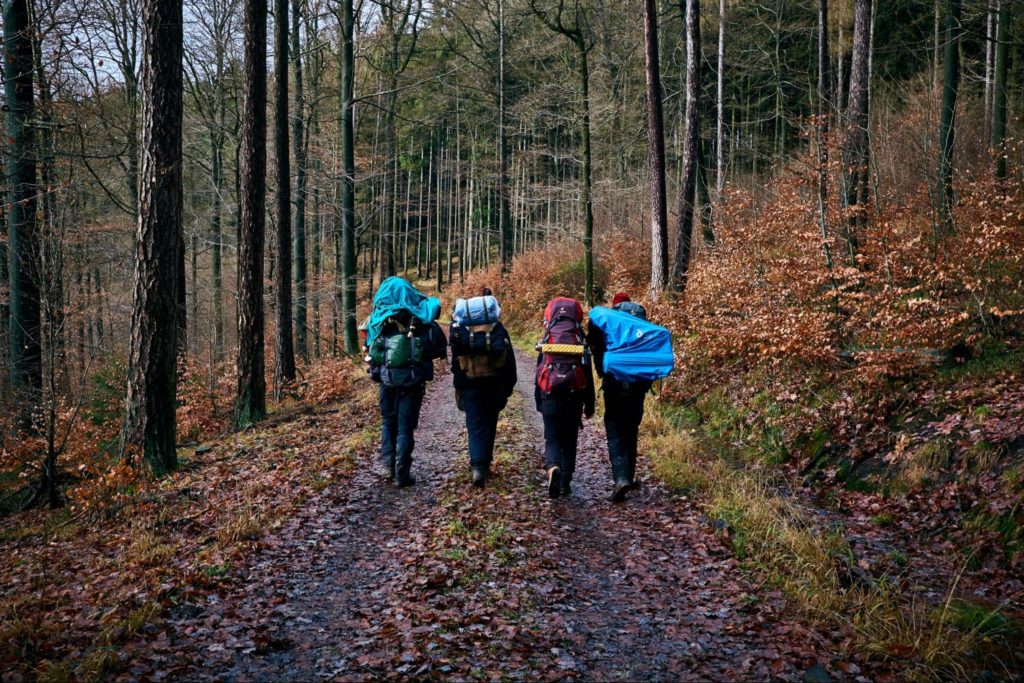 families hike the LCNHT